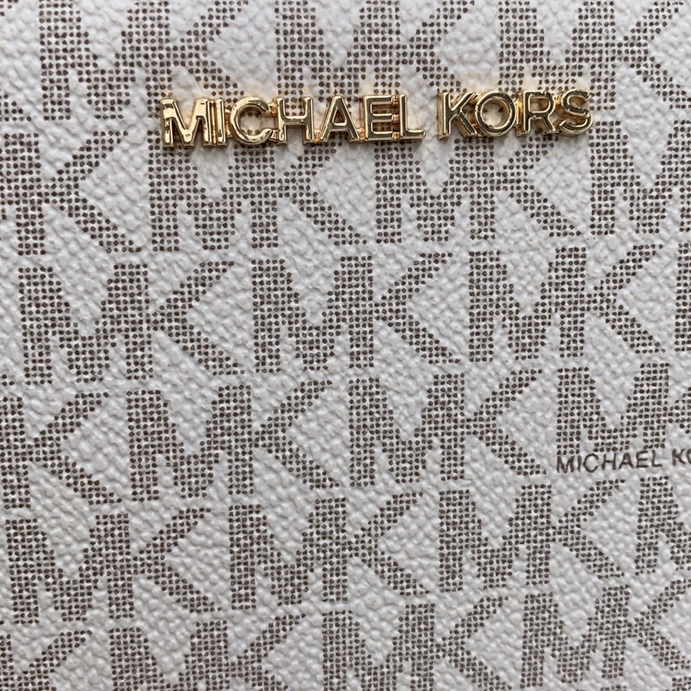 MICHAEL KORS LARGE DOUBLE ZIP WALLET WRISTLET 
COLOR: Vanilla LUGGAGE SI… - Picture 13 of 14